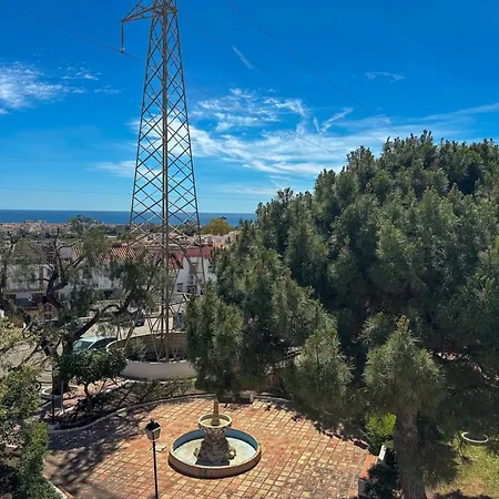 A2404 Beautiful Townhouse With Communal Pool, Casa de Férias *