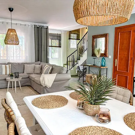 Casa de Férias A2404 Beautiful Townhouse With Communal Pool, Nerja