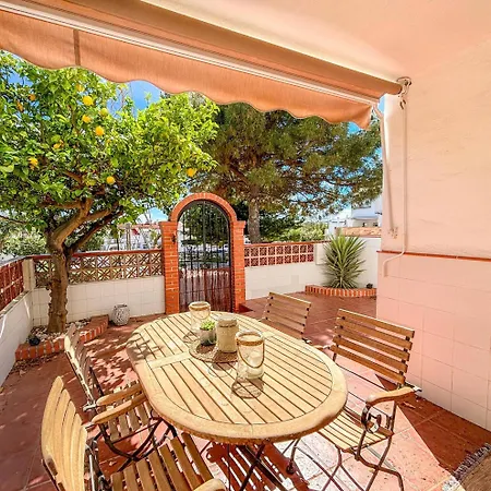 Hébergement de vacances A2404 Beautiful Townhouse With Communal Pool, Nerja