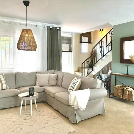 Casa de Férias A2404 Beautiful Townhouse With Communal Pool, *