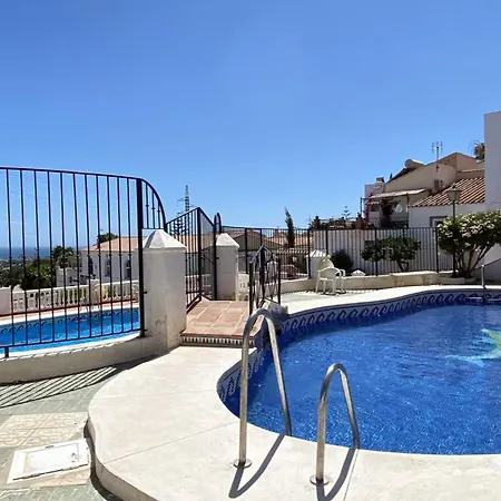 A2404 Beautiful Townhouse With Communal Pool, Hébergement de vacances