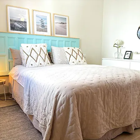 A2404 Beautiful Townhouse With Communal Pool,