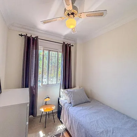 Hébergement de vacances A2404 Beautiful Townhouse With Communal Pool,